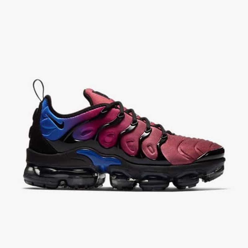 Black and colorful vapormax online